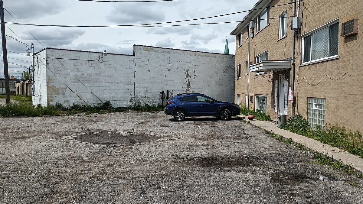 Building Photo - 10661C Cadieux Rd