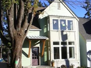 132 Wood Ave SW #2, Bainbridge Island, WA