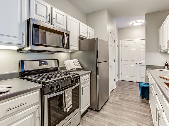 2nd image of 112 Lakeside Dr APT 311
