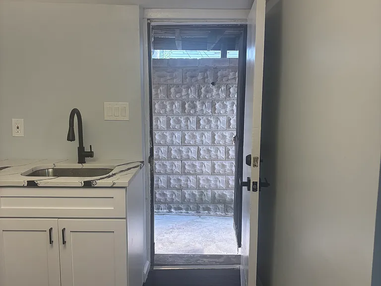 2431 Arunah Ave #B — Photo 8