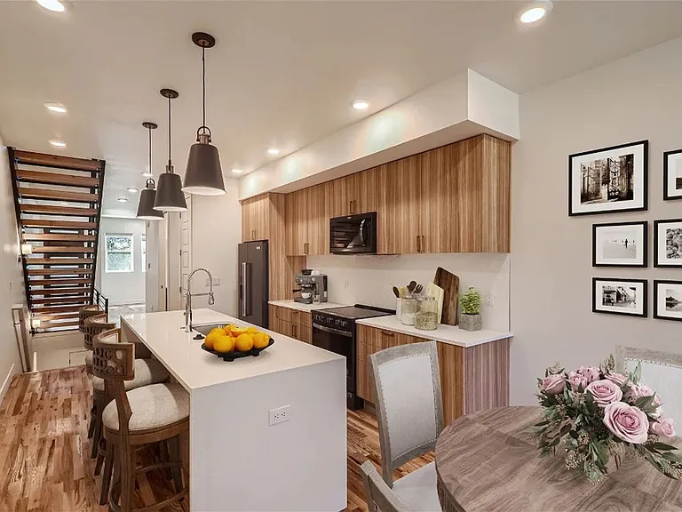 Brand New 3b/3.5bth Townhomes in the Heart of Park Hill. — Photo 3