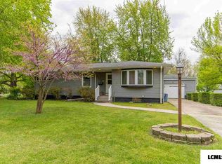 304 E 10th St, Delavan, IL 61734