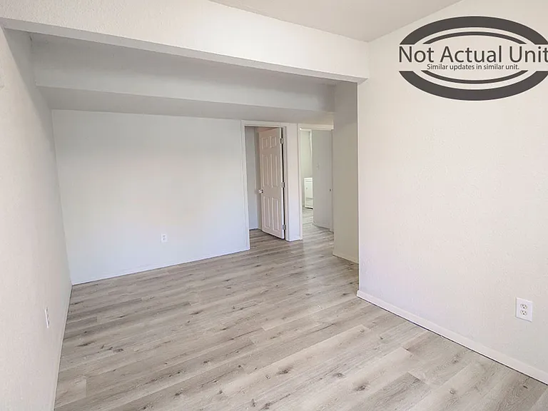 1013 W Ash St — Photo 19
