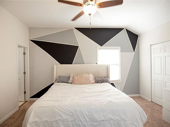 Primary Bedroom w/ Walk In Closet