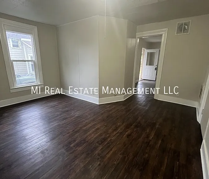 305 E Grove St #1 — Photo 5