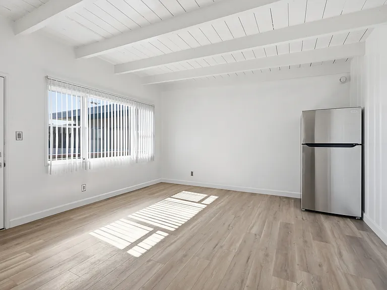 205-215 W Roderick Ave #6 — Photo 12