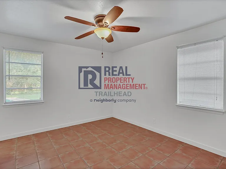1424 Phillips St — Photo 17