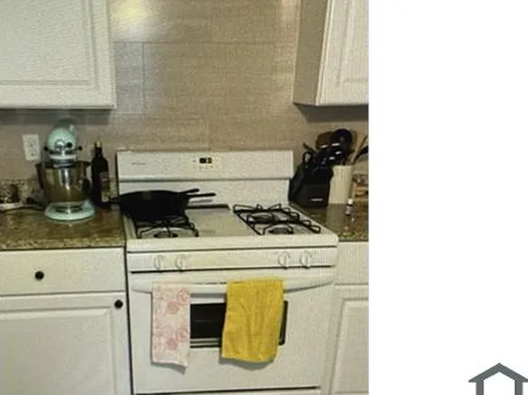 242 Shrewsbury St APT 1, Worcester, MA 01604