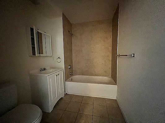 3rd image of 1417 Longfellow Ave #2J
