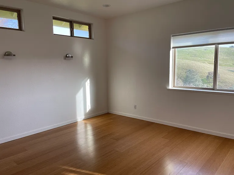 272 California Dr — Photo 15