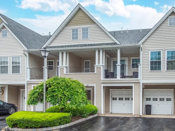 22 Collura Ln, Clifton City, NJ 07012