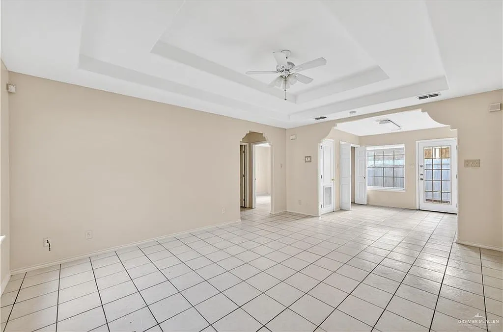 3 bed, 2.0 bath, 1092 sqft, $1,075 — Photo 4