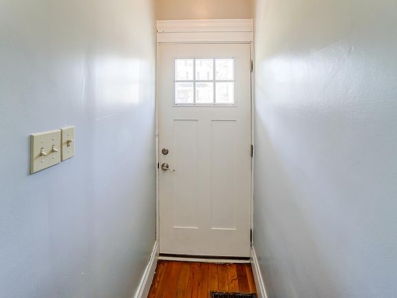 4th image of 2714 Minot Ave #2
