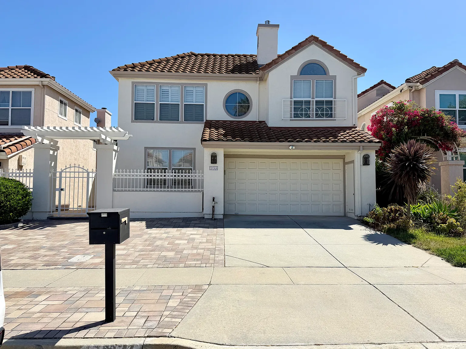 4 bed, 2705 sqft, $5,300 — Photo 1