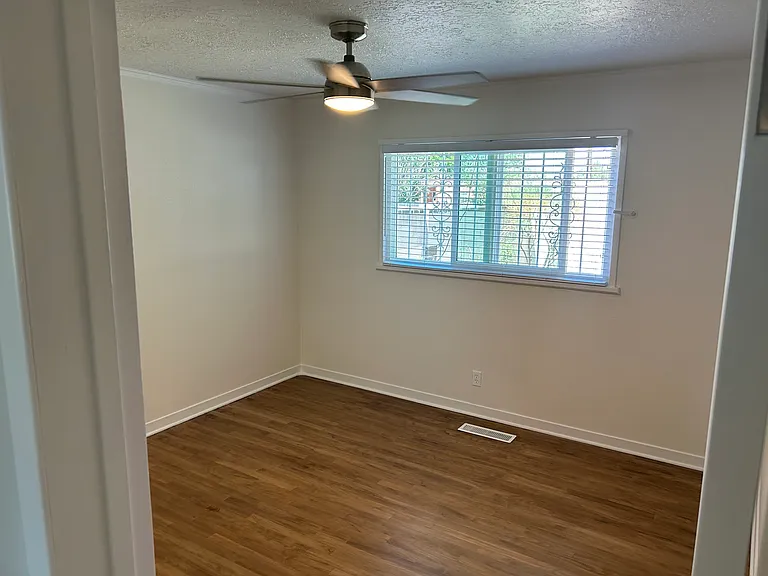 929 Georgia St SE — Photo 14