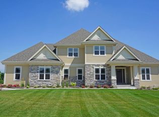 N53W17808 Ridgeline Trl, Menomonee Falls, WI 53051