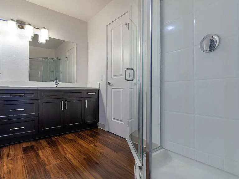 Beverly Plaza Apartments — Photo 31