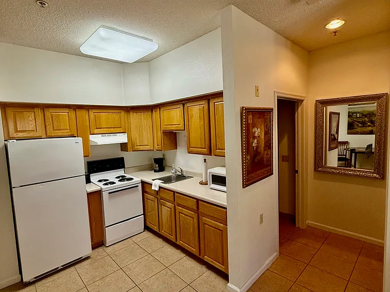 555 Highland Dr #115 — Photo 4