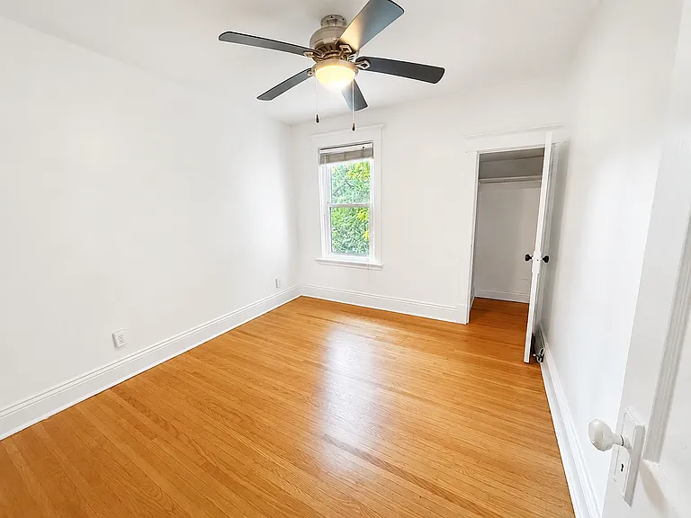 272 Stinson Cres — Photo 16