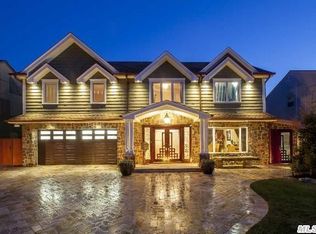 4071 Greentree Dr, Oceanside, NY 11572