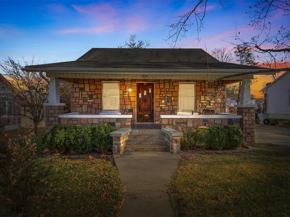 210 S Long St, Farmington, MO 63640
