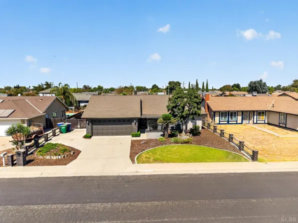964 Clover Ln, Hanford, CA 93230