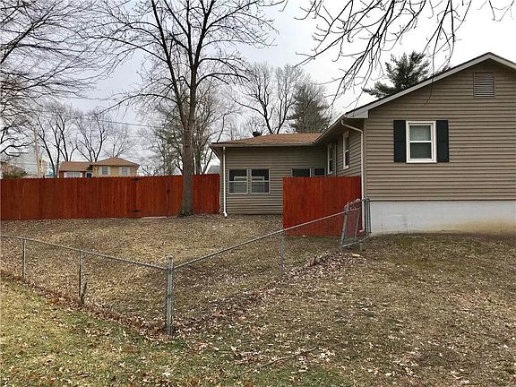3rd image of 4928 Overton Ave