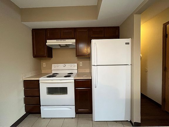 New Kitchen Cabinets, new tile floor in kitchen