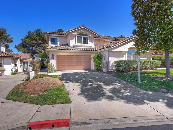 2nd image of 1073 Torrey Pines Rd