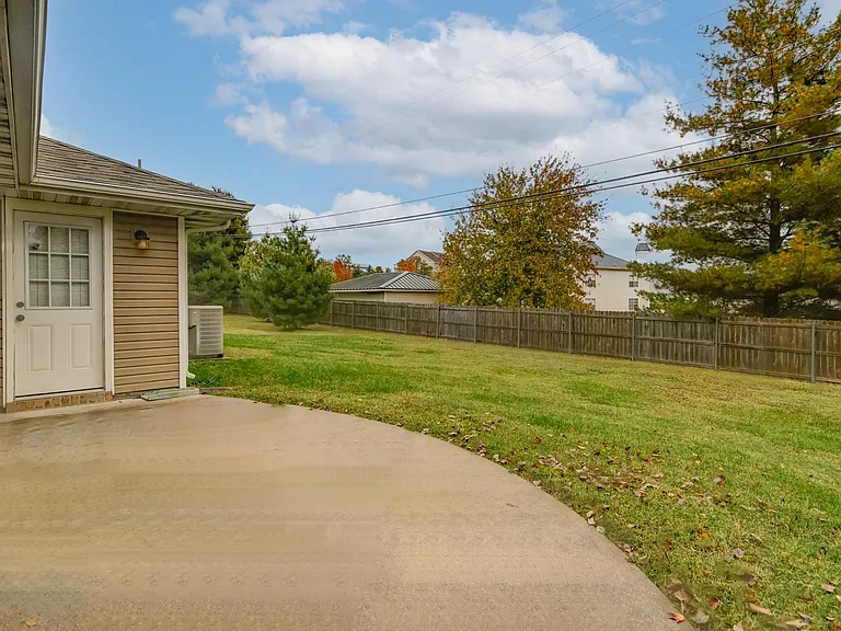 199 Lancashire Dr — Photo 24