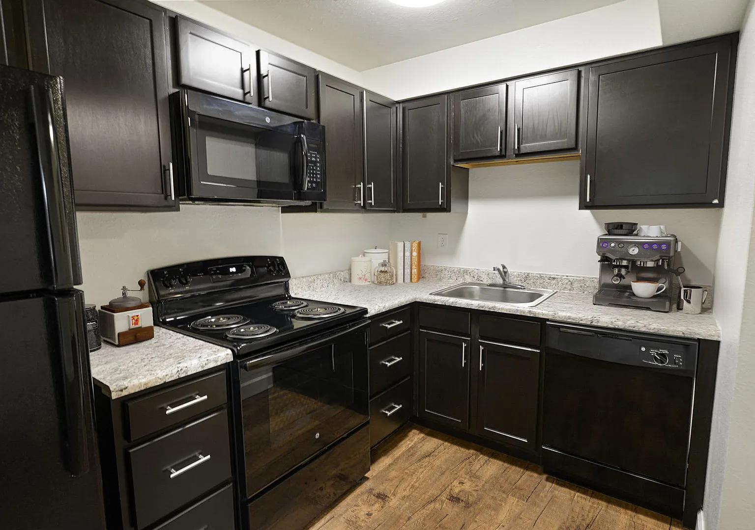Metro Apartments at Wood River — Photo 2