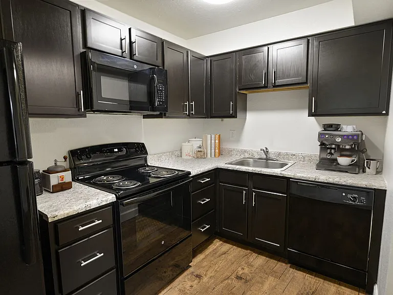 Metro Apartments at Wood River — Photo 3