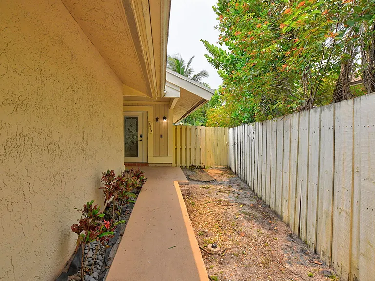 7813 Kenway Pl W — Photo 5