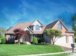 2008 El Camino Dr, Pekin, IL 61554