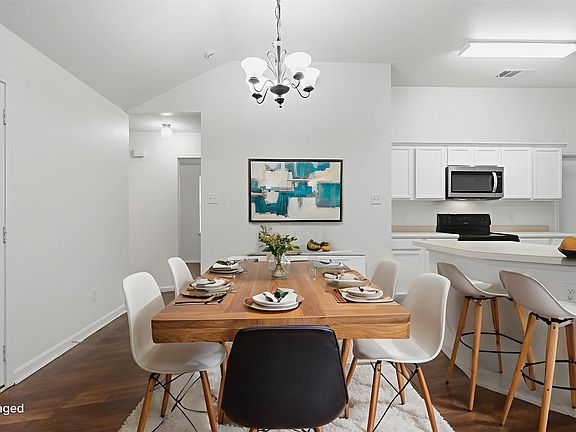 3rd image of 1529 Cardinal Way