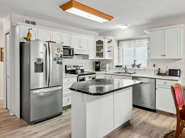 7000 Northview Dr #206, Wetaskiwin, AB T9A 3R9