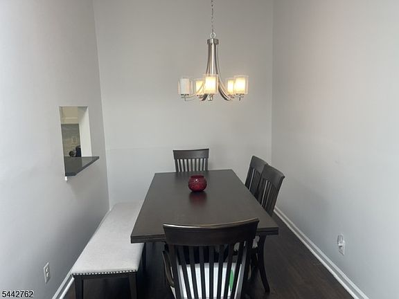 5th image of 237 Robertson Way