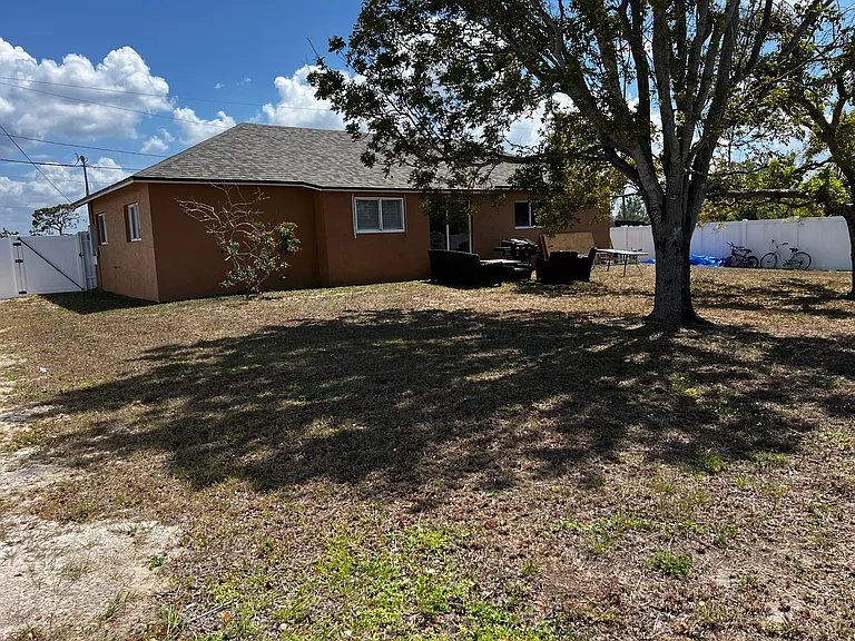 1602 SW 16th Ct — Photo 41