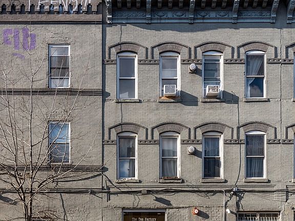2nd image of 175 Stockholm St