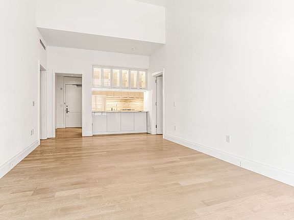 4th image of 200 E 95th St Unit 6C