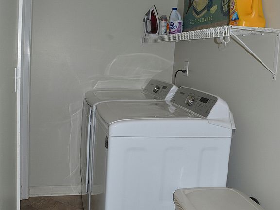 2nd image of 1540 Barrywood Cir W
