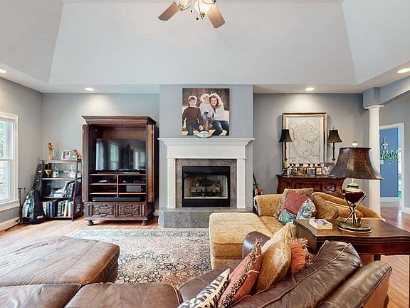 4th image of 400 Countrywood Dr