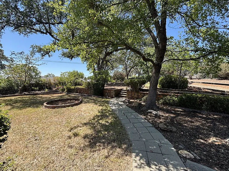 2699 Westwood Dr — Photo 21