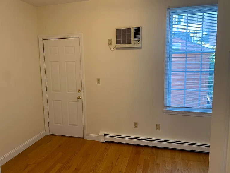 202 Hurley St — Photo 17