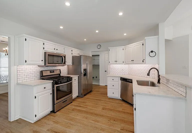 112 Lucy Ln — Photo 10