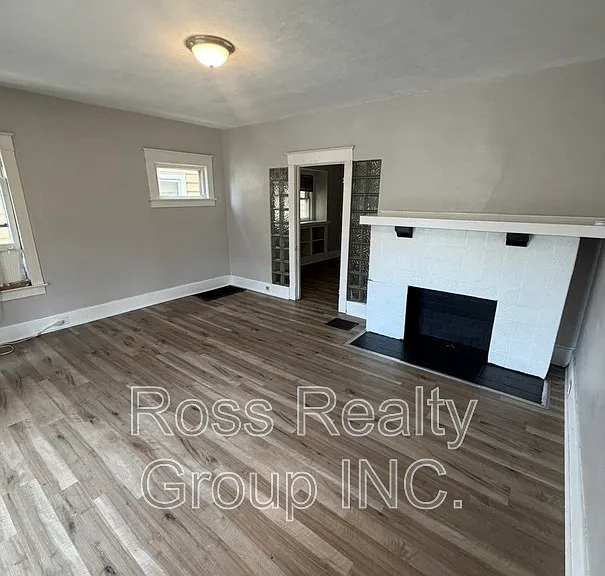 2752 Monroe St — Photo 1