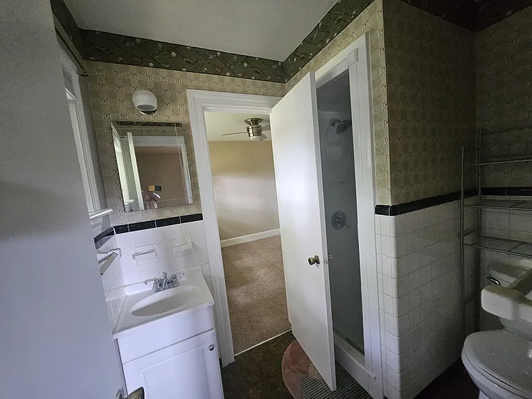 3607 Lynn Rd — Photo 2