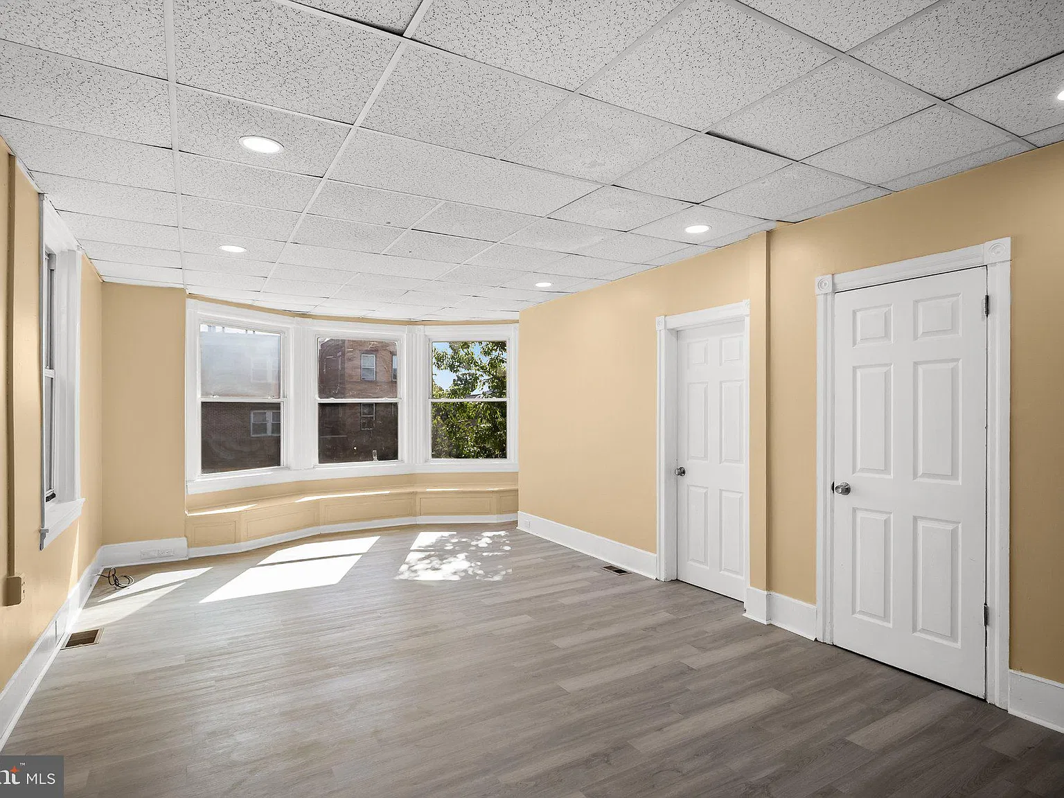 3 bed, 1.5 bath, 1300 sqft, $2,300 — Photo 1