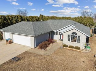 402 E 6th St, Readlyn, IA 50668