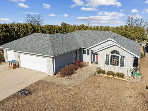 402 E 6th St, Readlyn, IA 50668